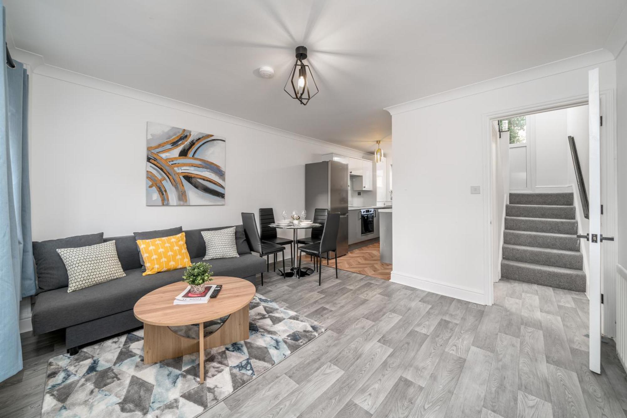 Cozy 3 Bed House With Garden & Parking In Rochester, Kent Mins To Train Station, Wifi Рочестер Экстерьер фото
